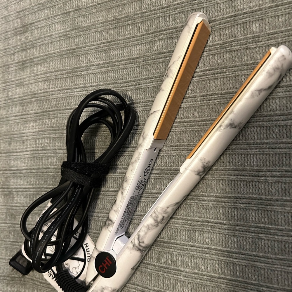 Chi original digital ceramic hairstyling iron, 1” modern marble Limited Edition - Picture 4 of 4
